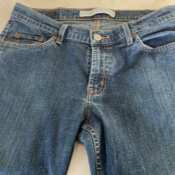 Express Precision Fit medium rise Bootcut medium wash Jeans in size 8 r - Picture 6 of 7